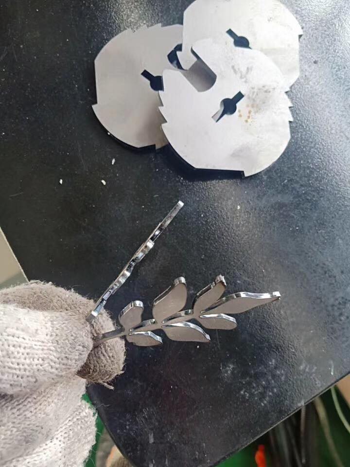 ハイパワー30152000WメタルシートCNCファイバーレーザー切断機