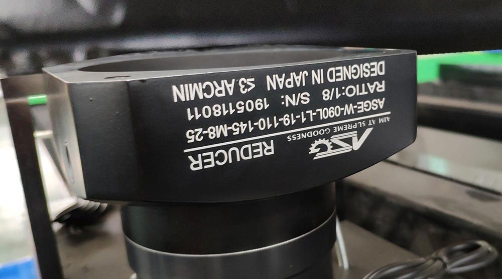 高精度1000wファイバーレーザー切断機の価格