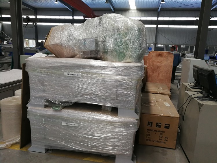 High Quality 1530 Fiber Laser Cutting Machine For Metal 500w 750w 1000w 1500w 金属用高品質1530ファイバーレーザー切断機500w750w1000w 1500w