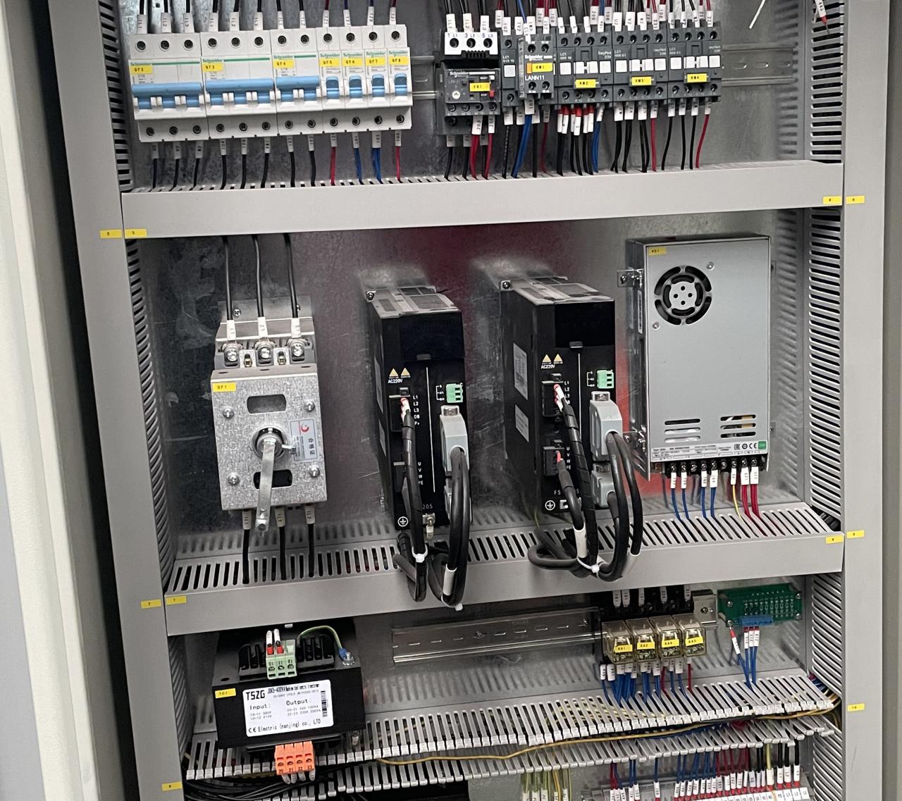 High Quality 3m Press Brake Machine Hydraulic 100 Ton For Sheet Metal Bending 板金曲げ用の高品質3mプレスブレーキマシン油圧100トン