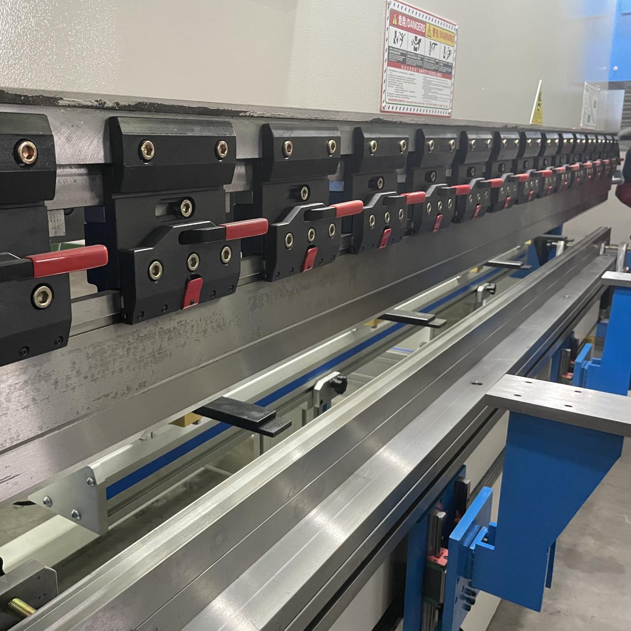 High Quality 3m Press Brake Machine Hydraulic 100 Ton For Sheet Metal Bending 板金曲げ用の高品質3mプレスブレーキマシン油圧100トン