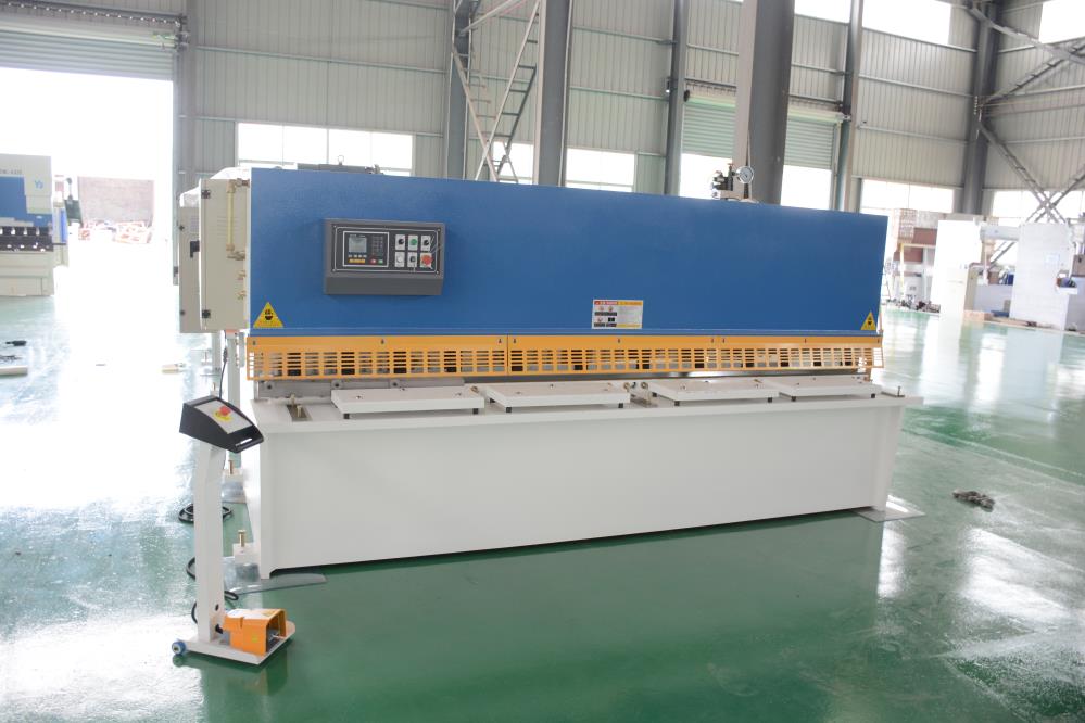 Hydraulic Pendulum Shearing Machine Cnc Automatic Guillotine Shearing Machine 油圧振り子せん断機CNC自動ギロチンせん断機