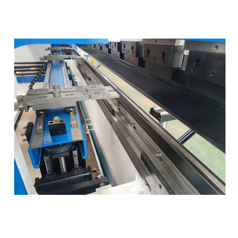 Hydraulic Press Brake Of 130t/3200mm 4+1 Axis Delem Da53t Cnc Press Brake 130t / 3200mm 4+1軸DelemDa53tCncプレスブレーキの油圧プレスブレーキ