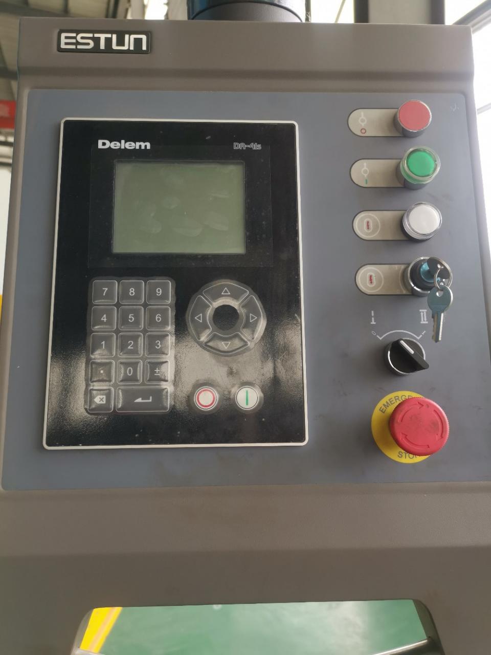 Hydraulic Stainless Steel Wc67y/k-300/6000 Mould Crowning Press Brake 油圧ステンレス鋼Wc67y/k-300/6000モールドクラウニングプレスブレーキ