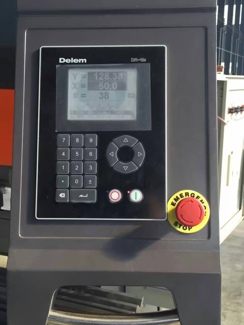 Hydraulic Stainless Steel Wc67y/k-300/6000 Mould Crowning Press Brake 油圧ステンレス鋼Wc67y/k-300/6000モールドクラウニングプレスブレーキ