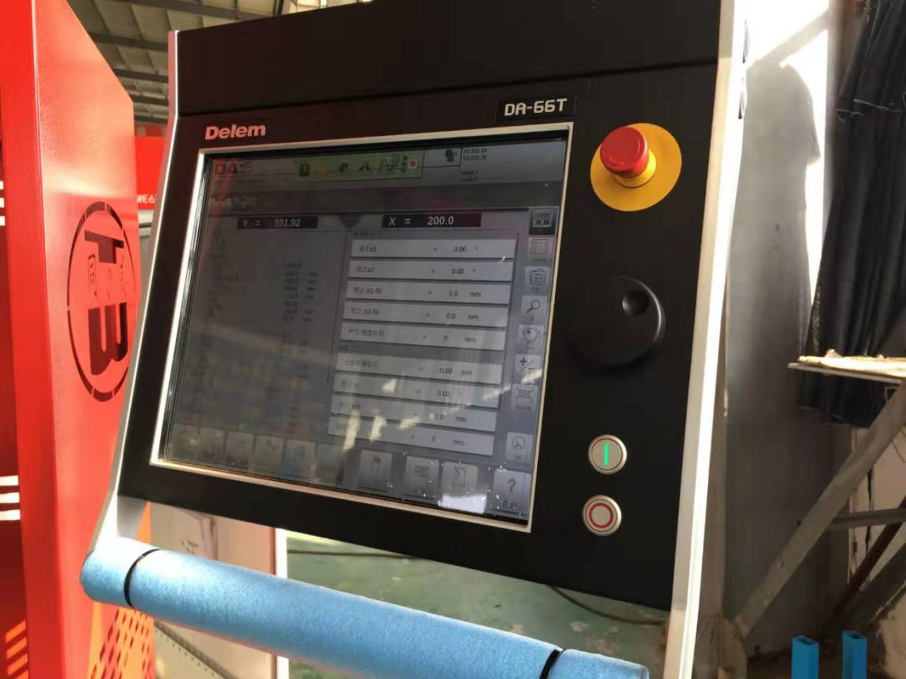 Hydraulic Stainless Steel Wc67y/k-300/6000 Mould Crowning Press Brake 油圧ステンレス鋼Wc67y/k-300/6000モールドクラウニングプレスブレーキ