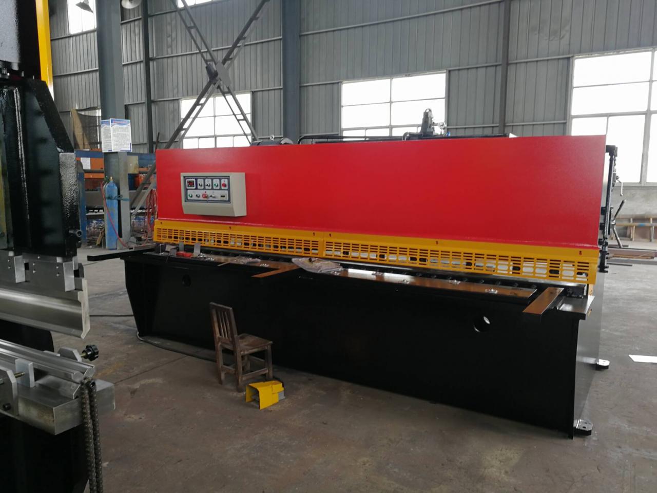 Hydraulic Swing Beam Guillotine Shears Qc12y-4x2500 油圧スイングビームギロチンせん断Qc12y-4x2500
