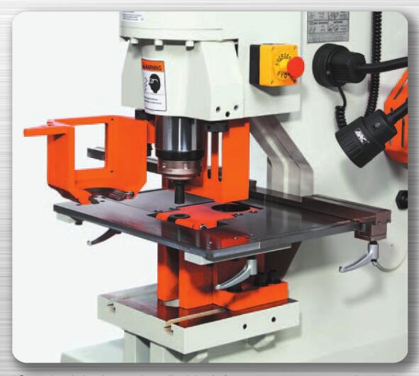 Metal Hydraulic IronWorker Machine Punching And Shearing Machine 金属油圧IronWorkerマシンパンチングおよびせん断機