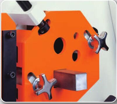 Metal Hydraulic IronWorker Machine Punching And Shearing Machine 金属油圧IronWorkerマシンパンチングおよびせん断機