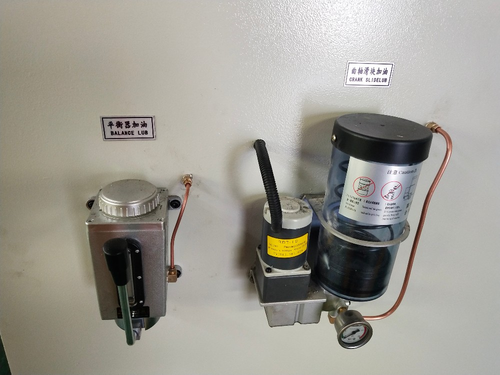 Pneumatic Friction Clutch High Performance Punch Press Machine 空気圧摩擦クラッチ高性能パンチプレス機