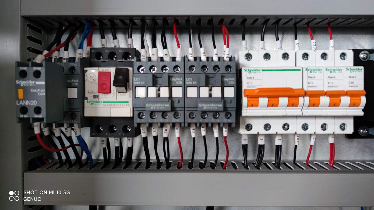 Qc11k Hydraulic Shear Machine And Guillotine Shearing Machine For Sheet Metal Cutting Qc11k油圧せん断機および板金切断用ギロチンせん断機