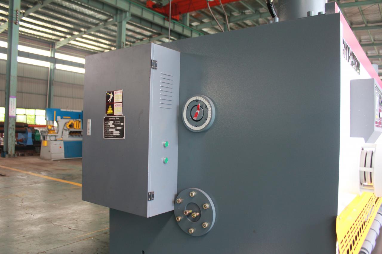 Qc11y Metal Plate Hydraulic Guillotine Shearing Machine For Sale Qc11y金属板油圧ギロチン剪断機の販売