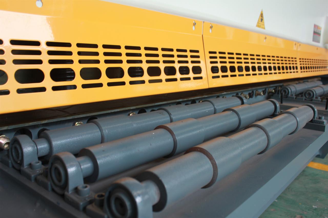 Qc11y Metal Plate Hydraulic Guillotine Shearing Machine For Sale Qc11y金属板油圧ギロチン剪断機の販売