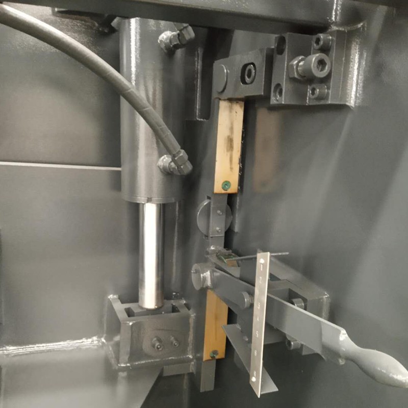 Qc12k-4x2500 Cnc Hydraulic Customized Shearing Machine Cutting Machine Qc12k-4x2500Cnc油圧式カスタマイズせん断機切断機