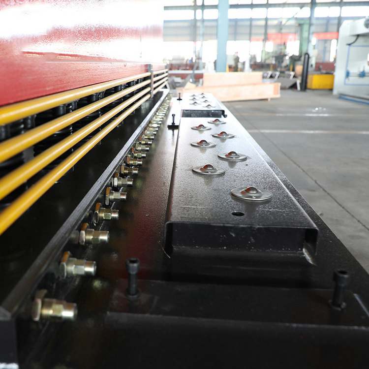 Qc12y / Qc12k Sheet Metal Steel Plate 6mm X 3200 Cnc Hydraulic Swing Beam Shear Machine Qc12y/Qc12k板金鋼板6mmX3200Cnc油圧スイングビームせん断機