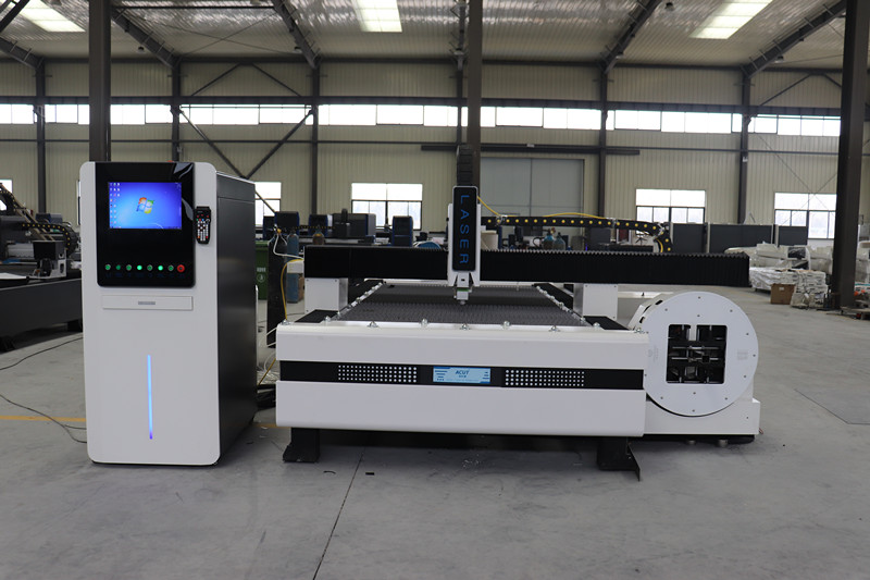 Rotary Cnc Metal Pipe Tube Sheet Laser Cutter 2000w Fiber Laser Cutting Machine ロータリーCNC金属パイプチューブシートレーザーカッター2000wファイバーレーザー切断機