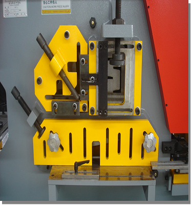 Steel Plate Angle Cutting Punching Notching Machine Hydraulic Ironworker For Sale 販売のための鋼板アングルカッティングパンチングノッチングマシン油圧鉄工