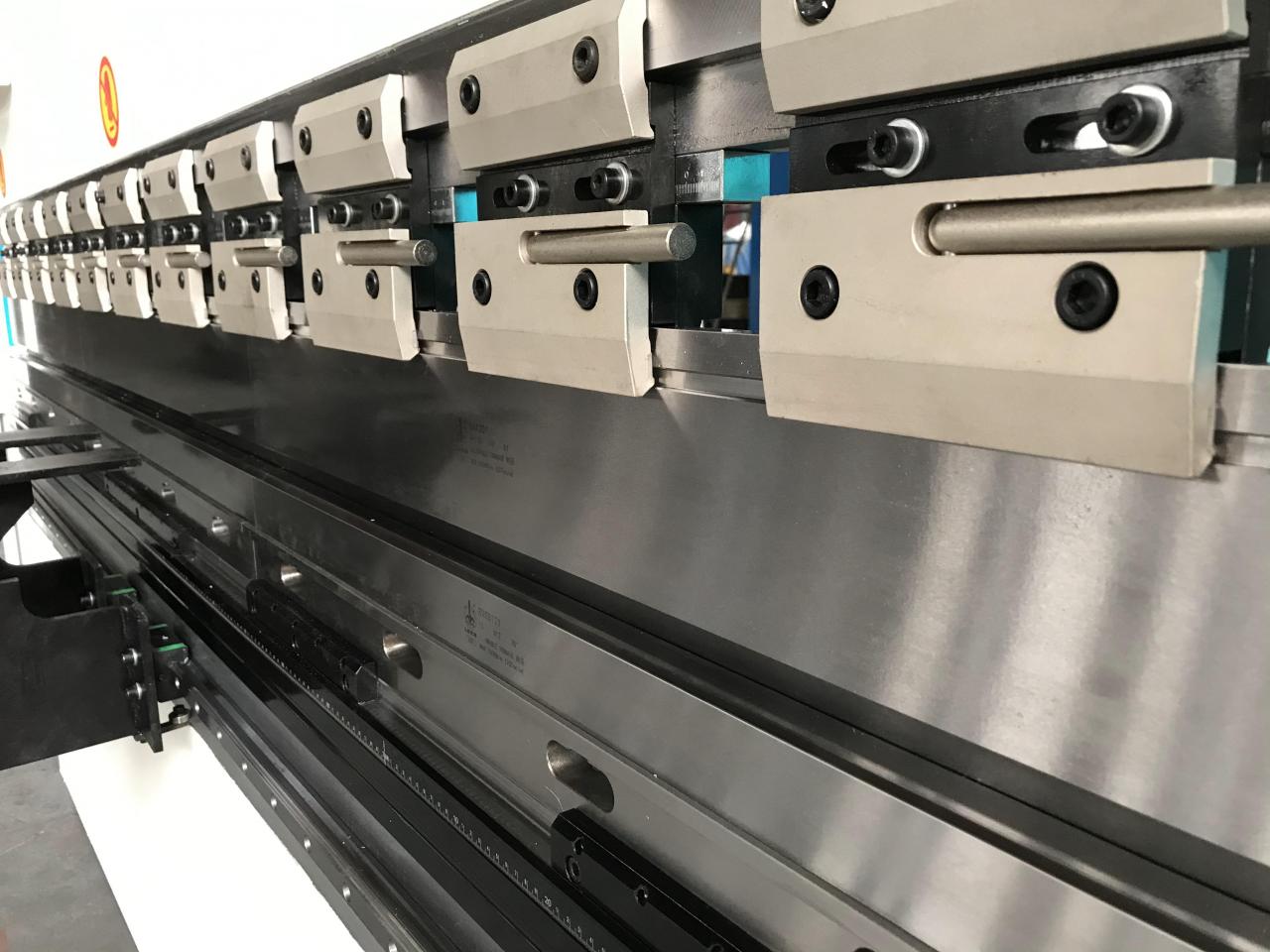 Wc67y-65 /2500OEM油圧プレスブレーキ機鋼曲げ機